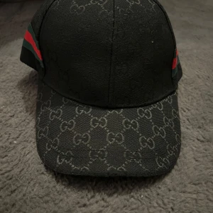 Snygg svart keps - Svart keps 