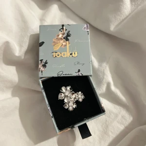 silver ring  - jättefin silver ring från ioaku🤍nypris 599:- nyskick med ask! är justerbar