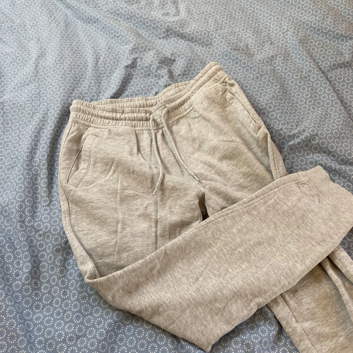 Grå mjukisbyxor - 1