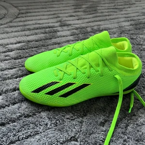 Adidas speed portal 3 mg - Gröna adidas forbollskor som har blivit använt bara 2 gånger. Skorna är i bra form men skosnören är dock lite smutsig annars är allt bra 