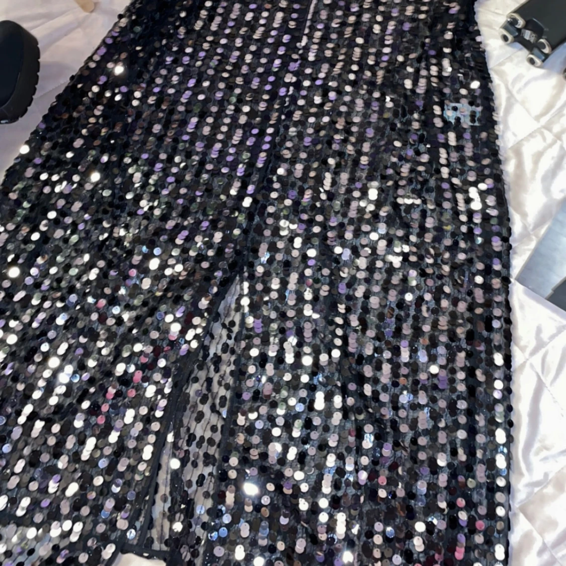 Svart paljettklänning från Lindex - 1