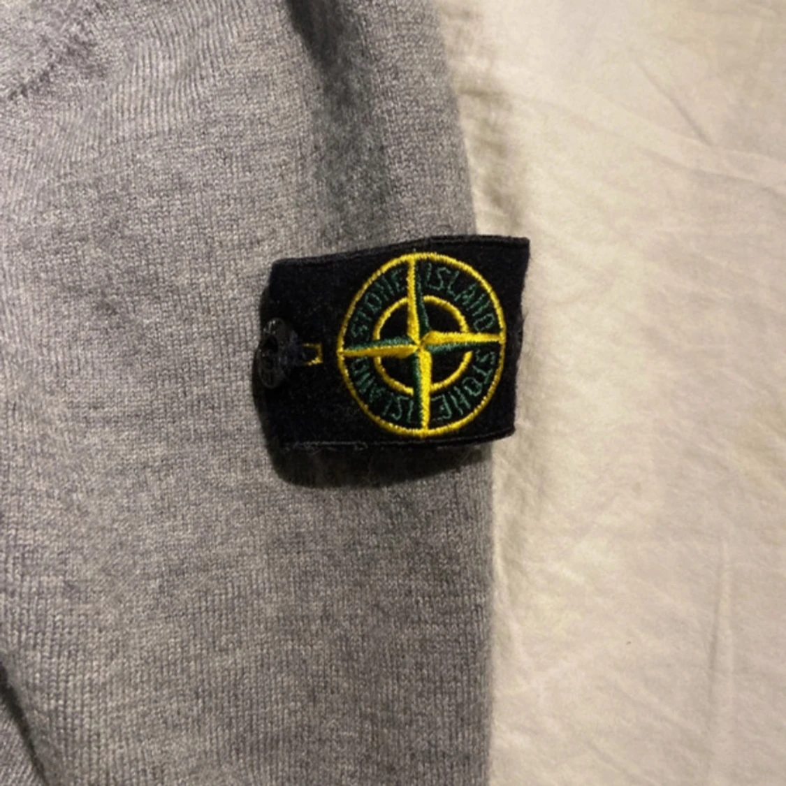 Grå stickad stone island tröja - 90
