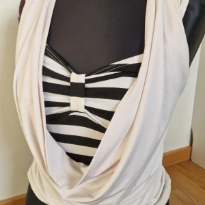 Y2k Topp svart och vit - Så fint skick