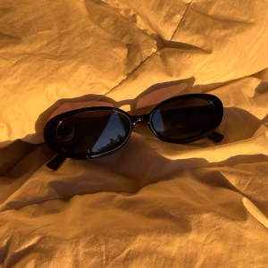 Vintage Solglasögon | Svarta - Jättesnygga trendiga retro solglasögon, finns också i leopard mönster. Helt oanvända, perfekt inför sommaren💕💕