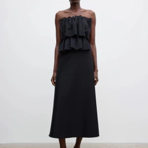 Dagmar sculpted tube dress - Superfin långklänning från House of Dagmar oanvänd med lappar kvar! 💕💕 Materialet är strechigt. Nypris 6000kr.
