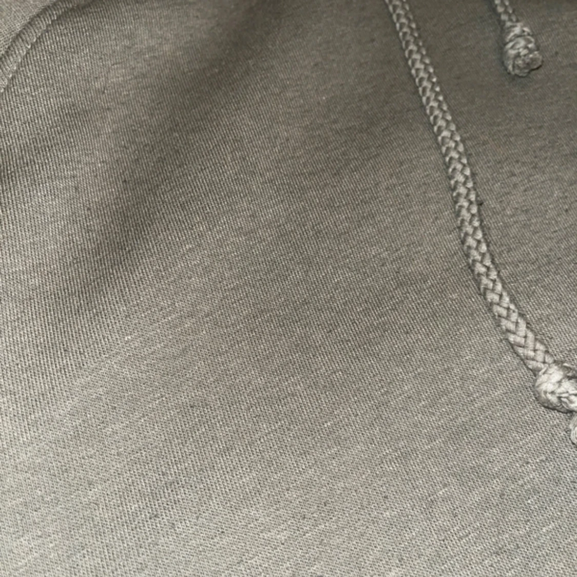 Grön hoodie från Bik Bok - 2