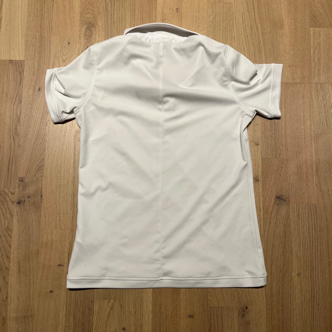 Vit Pikétröja från Peak Performance  - 2