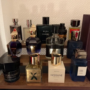 Parfym Splittar - Säljer parfym splittar från stora delar av min samling. 2 ml eller 5 ml. Vill man ha mer går de att troligen lösa. Skriv vid intresse eller andra frågor. Alla parfymer skickas i glasdekanter och bubbelplast påsar. Frakt från 22 kr porto beroende på vikten.