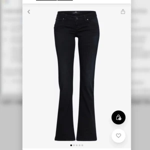 Svarta bootcut jeans - Snygga jeans från ltb. Nypris 799 kr❤️ 