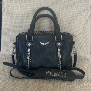 Zadig väska Sunny XS - Zadig väska. Modell Sunny XS Studs Bag, som ni ser på bild två. Använd men i bra skick💞