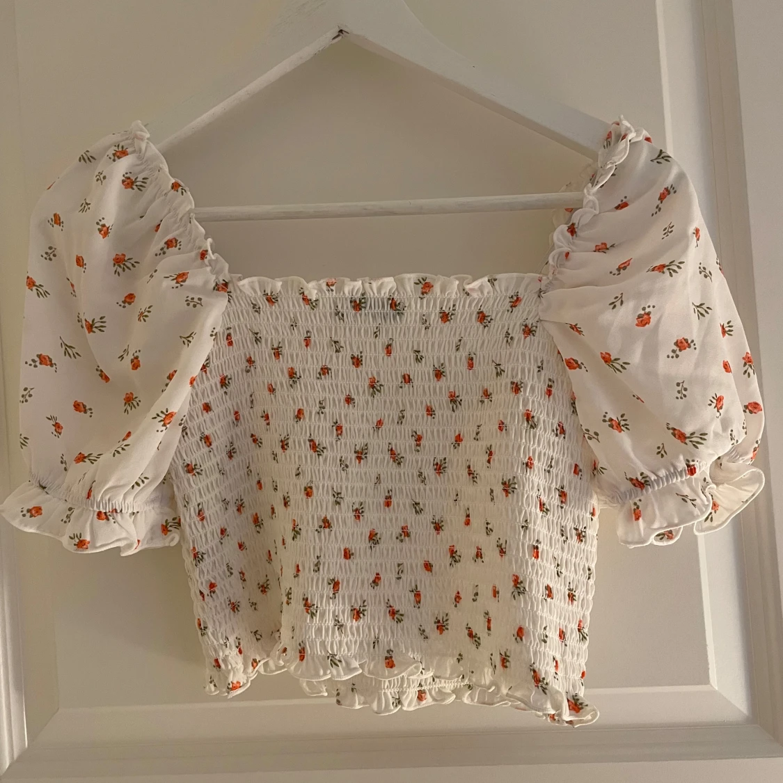 Blommig topp från NA-KD - 1