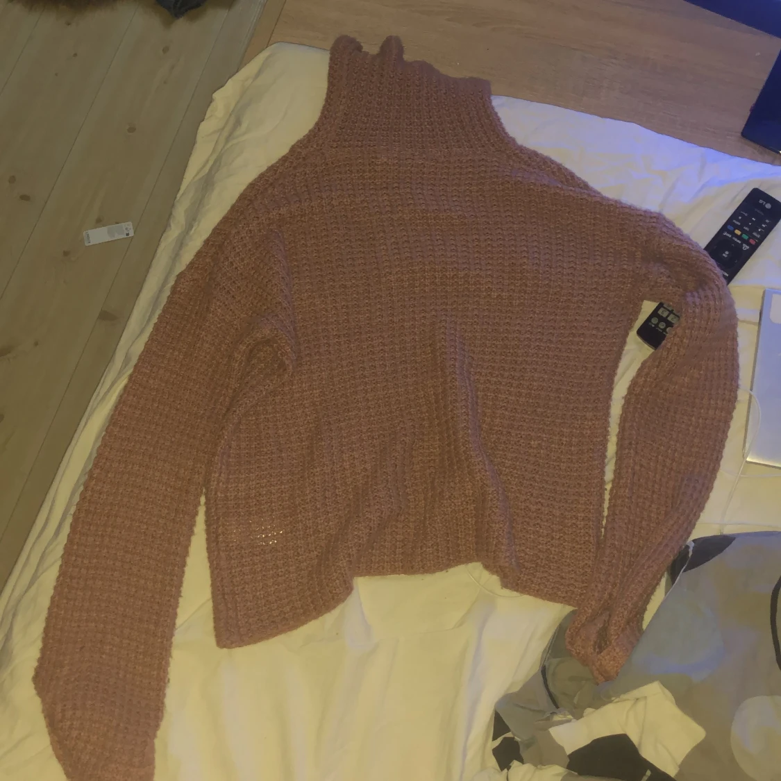 Brun stickad polotröja från NA-KD