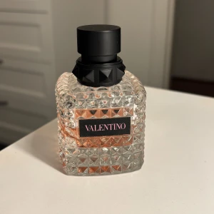 Valentino Donna Born In Roma - Valentino Donna Born In Roma parfym. Lite mer än hälften är använd men kommer inte till användning längre. Välj gärna frakt via instabox