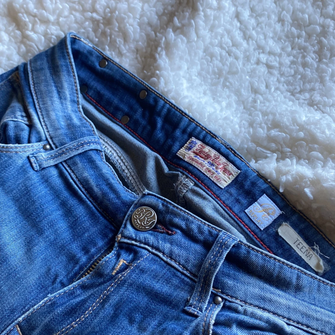 Blå bootcut jeans från True Religion - 2