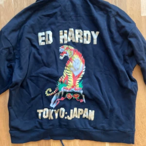 Ed Hardy hoodie  - Jätte cool, tror att det är en herr modell sitter stort på mig som är xs/s. Aldrig använd 