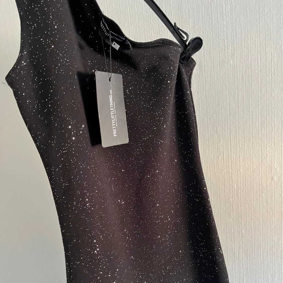 Svart glittrig klänning - 4