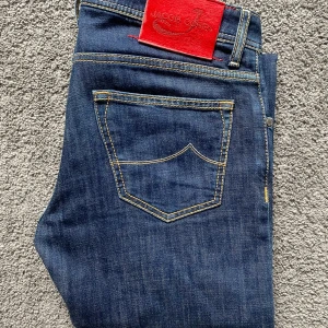 Jacob Cohen jeans  - Säljer nu dessa Jacob Cohen helt galen kvalite och dom är i väldigt bra skick knappt använda! Strolek 30/32