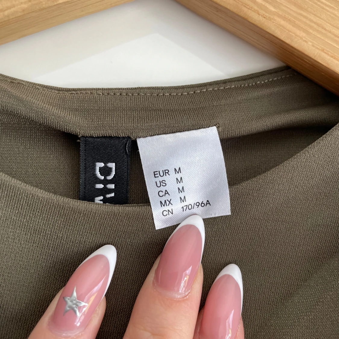 Olivgrön långklänning från Divided - 2