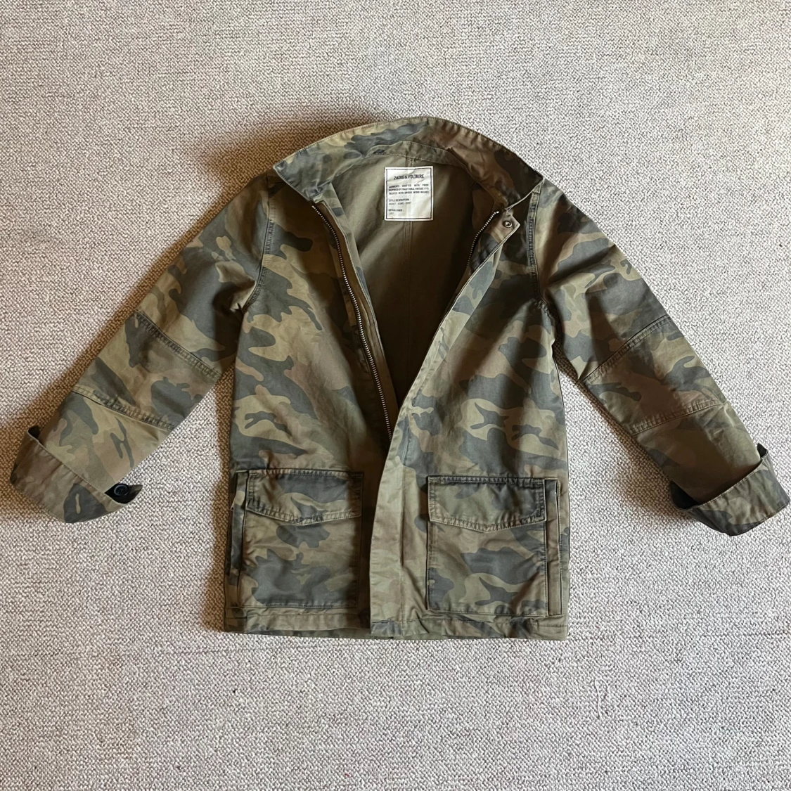 Camouflagejacka från Zadig & Voltaire