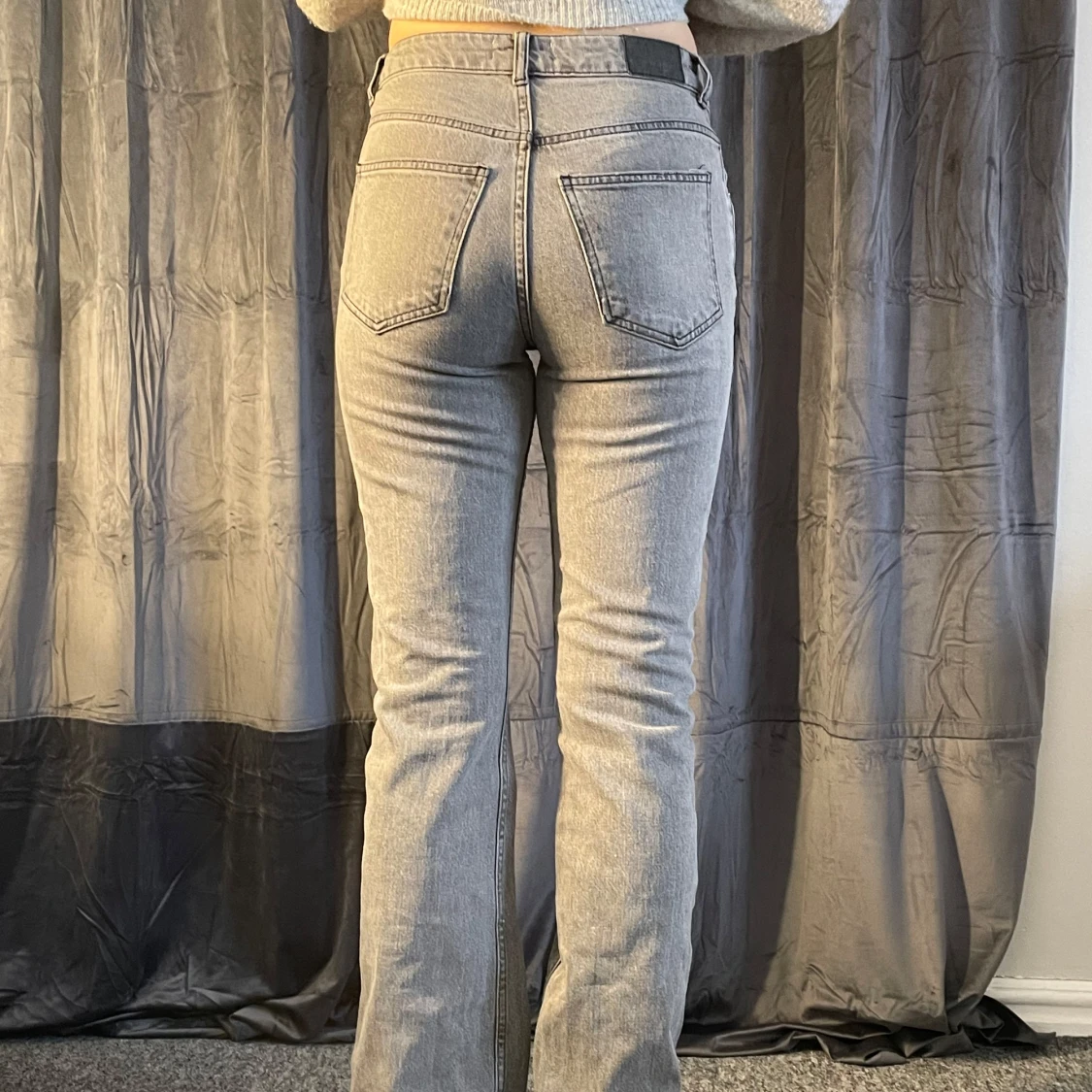 Grå bootcut jeans från Gina tricot - 1