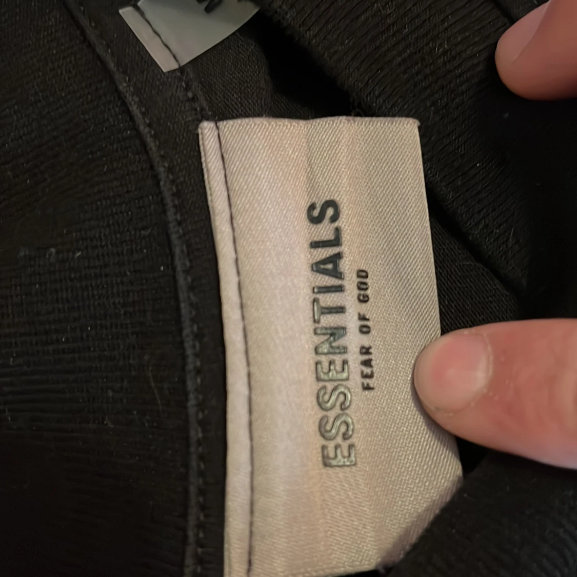 Svart Essentials tröja  - 1