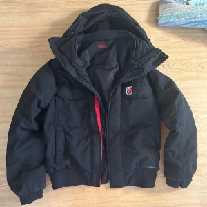 Fjällräven svart vinter jacka  - Passar xs - s. Mycket bra skick 