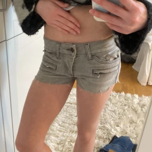 unika jeansshorts - jätte coola jeansshorts från hunkydory! jätteunika 🌴🌴🪸🪸🌟