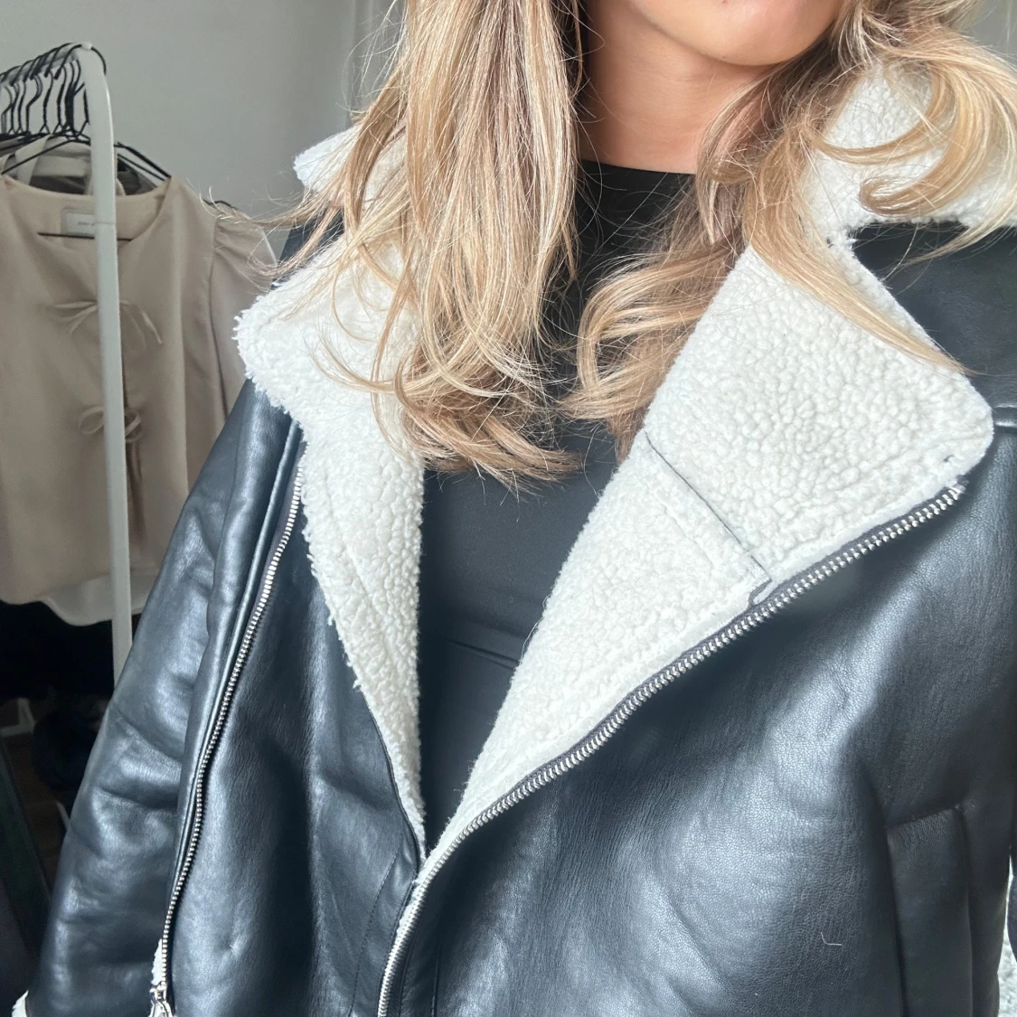 Svart skinnjacka med foder - 1