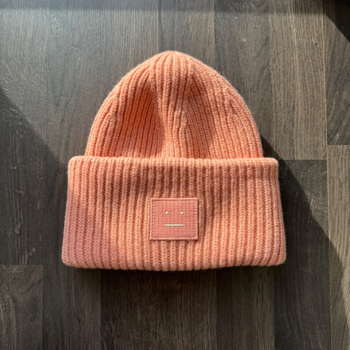 Acne mössa rosa