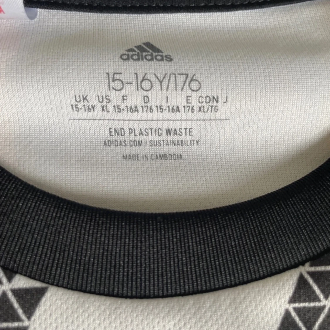 Juventus hemmatröja 2022/23 från Adidas - 3