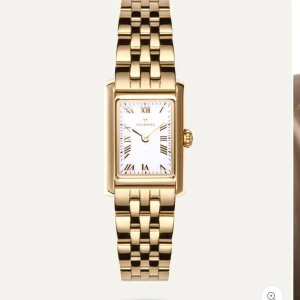 mockberg klocka  - superfin mockberg klocka, säljer då jag inte använder den så mycket längre. den är i fint skick, jag har förkortat armbandet så jag skickar med så man kan förlänga det igen! nypris: 1600kr, kan gå ner i pris vid snabb affär 