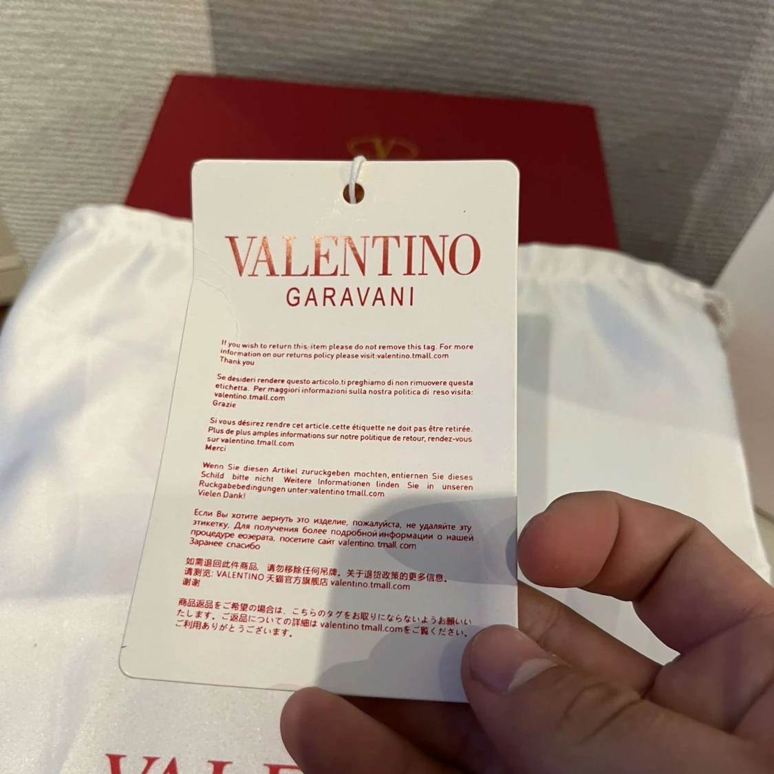 Valentino Garavani vita sneakers med svart detalj - 4