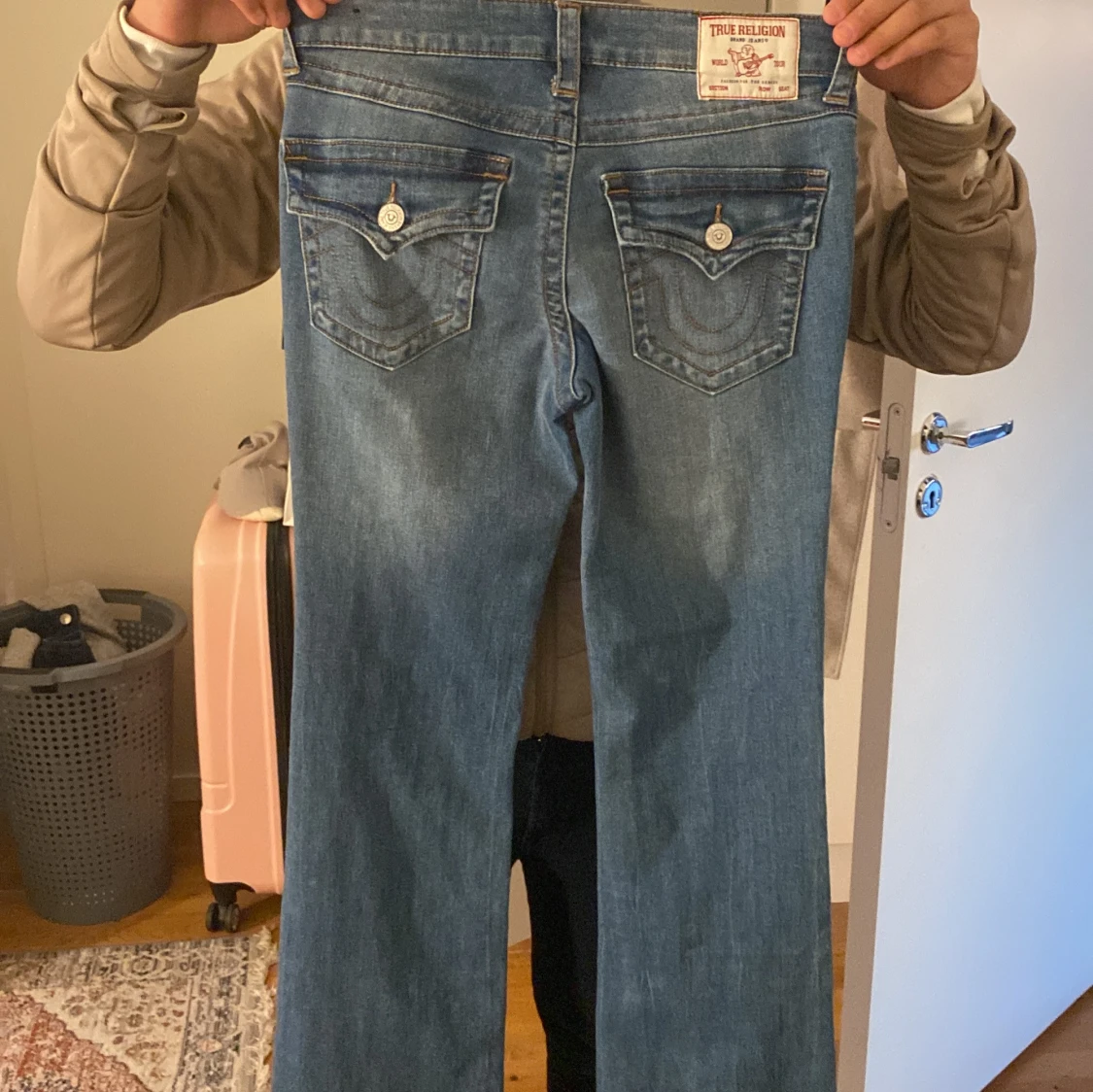 Blå bootcut jeans från Becca - 4
