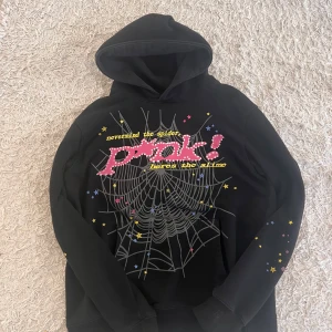 Spider Hoodie YoungThug merch - Säljer denna snygga SpiderHoodie som är ett populärt klädmärke från rapparen YoungThug. Har använt den rätt så få gånger helt skadefri. 