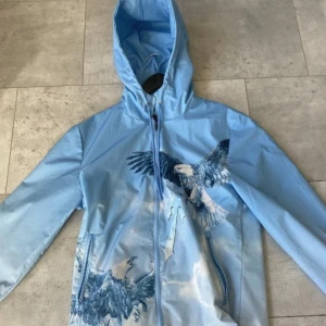Trapstar Windbreaker XS-S - Säljer denna Trapstar Windbreaker som är helt ny. Säljer den bilig för att den är  Storlek Xs-S. Kom dm för mer info 😎💯Priset kan alltid diskuteras 🤗
