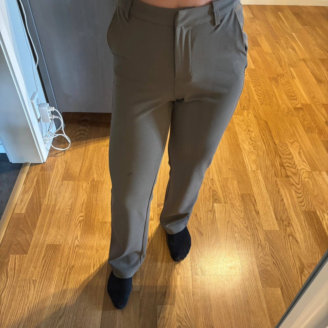 Beiga kostymbyxor med normal passform - 2