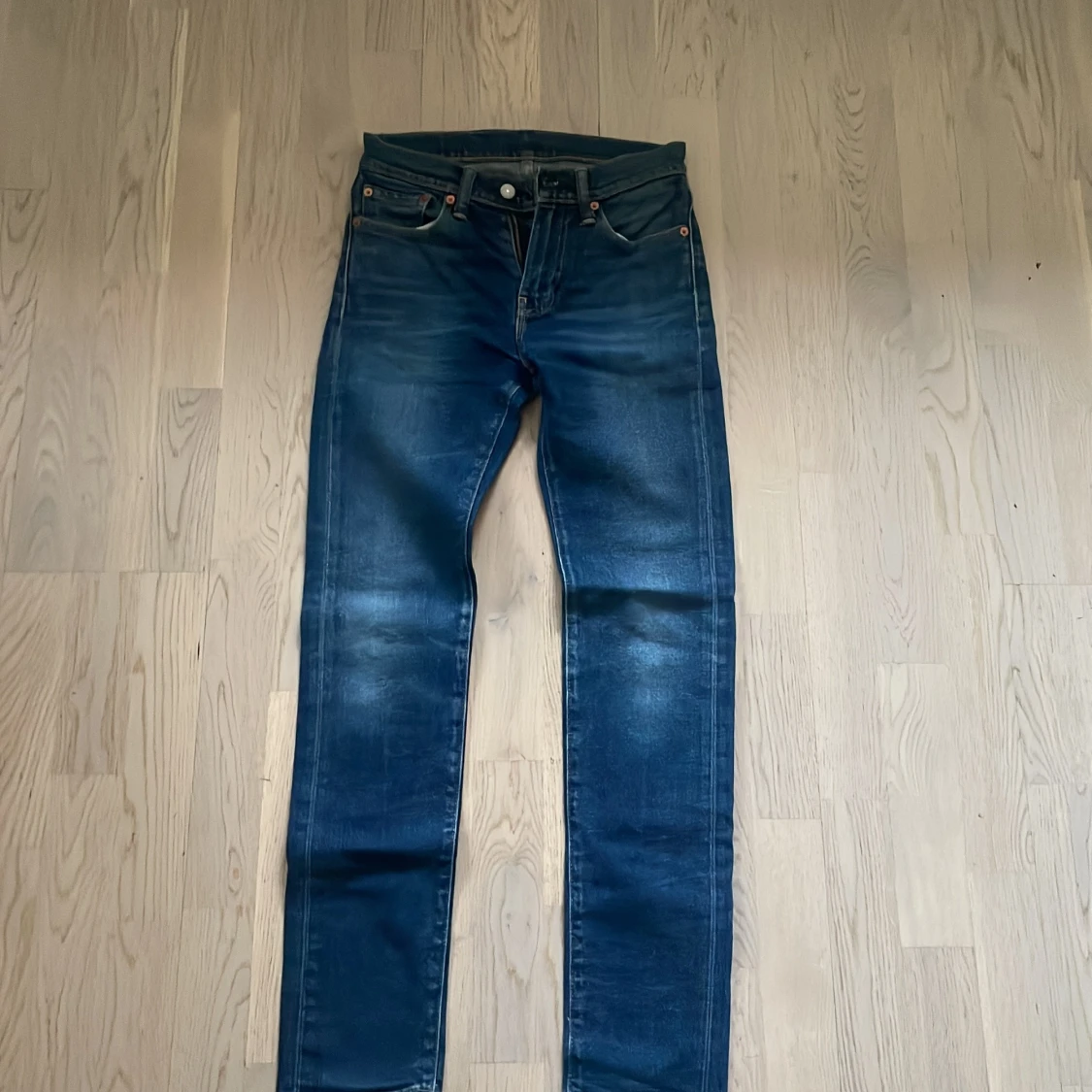 Mörkblå Levis 510 jeans
