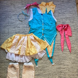 Nene kusanagi cosplay - Okej skick och har inte varit använd många gånger. Ingen peruk ingår. Dom vita bommulsbollarna på klänningen på volangerna har nästan åkt av