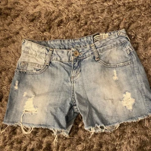Jorts - Fina jeansshorts / jorts som ej kommer till användning. Behövs strykas. Hör av dig vid frågor❤️
