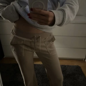 Juicy couture  - Säljer mina Juicy couture byxor i strl Xs. Inga tecken på användning. Skriv för fler bilder💗pris kan diskuteras 