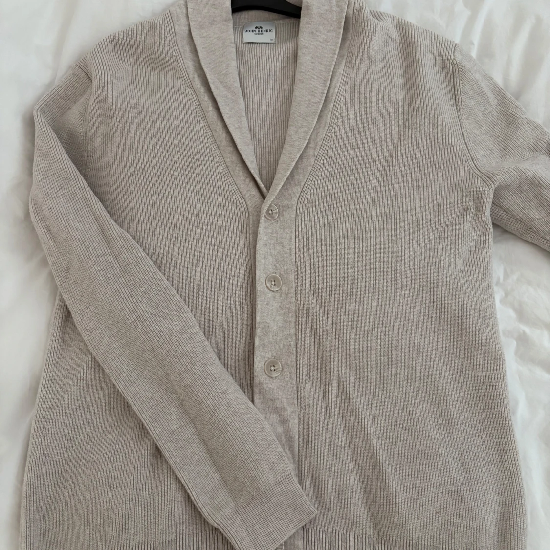 Beige ribbad tröja från John Henric