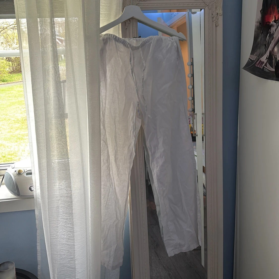 Vita linnebyxor från Gina Tricot