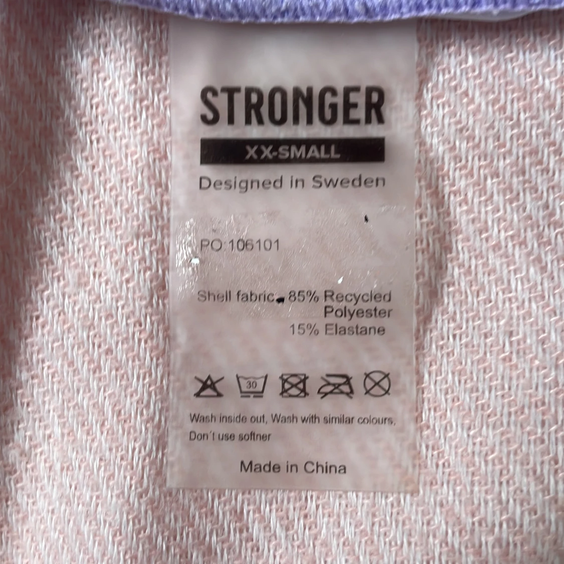 Lila leggings med pop art-mönster från Stronger - 2