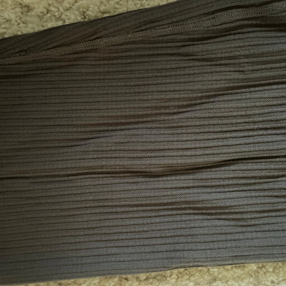 Gråa ribbade leggings - 1