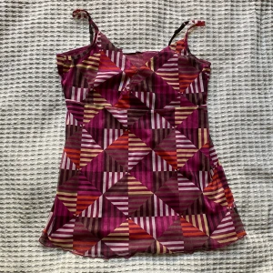 Mönstrat linne  - Coolt mönstrat linne från Lindex! Aningen genomskinligt material❣️