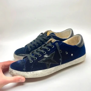 Golden Goose sneakers - Riktigt unika skor ifrån golden Goose i toppskick. ⭐️🔵Skorna har inga defekter! Storlek 45
