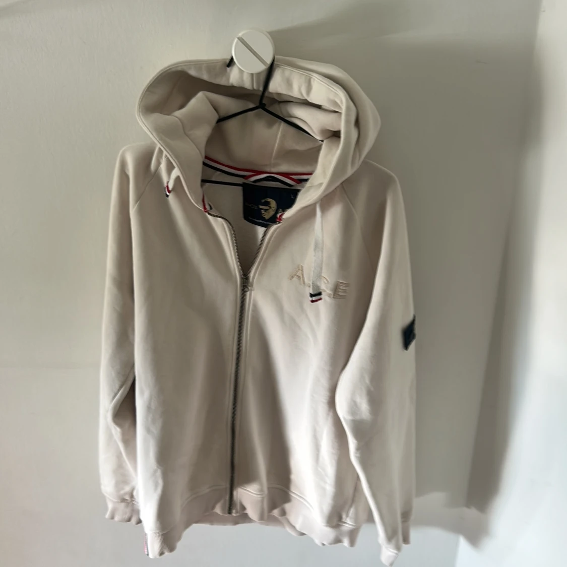 Beige hoodie från WHO'S A.C.E
