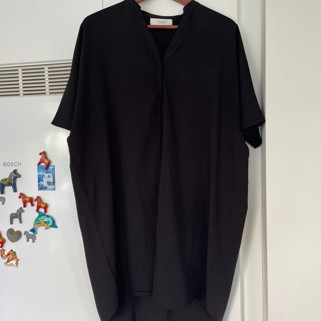 Svart kortärmad skjortklänning från Femme Collection