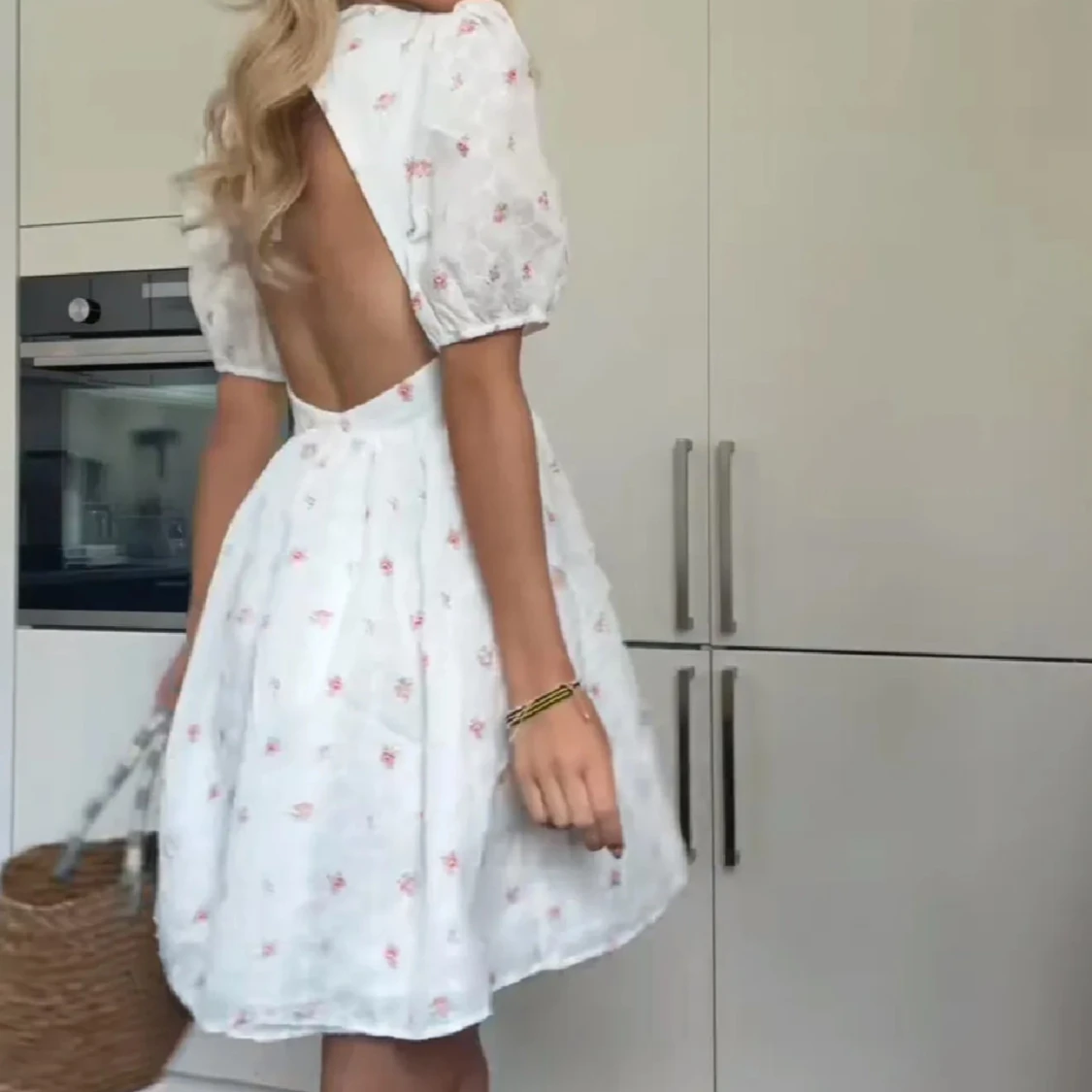 Vit blommig klänning  - 2