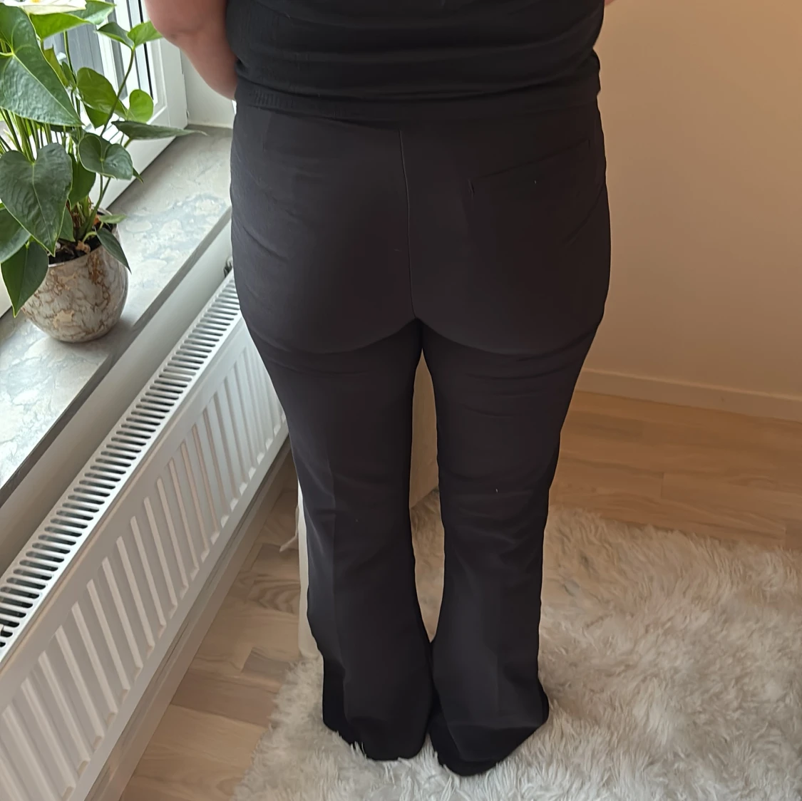 Svarta bootcut kostymbyxor - 1